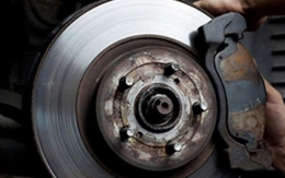 Cách xử lý xe ô tô bị bó phanh