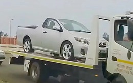 Hình ảnh này cho thấy Toyota Corolla dễ có cấu hình bán tải nhỏ hơn Hilux, chuyên dùng cho đô thị