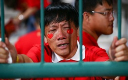 Đội nhà hòa Malaysia, CĐV Trung Quốc đòi trả lại tiền vé, một người tức giận đến ngất xỉu, phải thở oxy