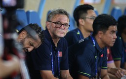 HLV Troussier đăm chiêu khi 2 tuyển thủ Việt Nam phải rời sân vì dính chấn thương