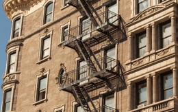 Câu chuyện phía sau những chiếc cầu thang thoát hiểm - biểu tượng nổi tiếng của New York