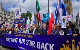 Hàng nghìn người Anh biểu tình phản đối Brexit, đòi tái gia nhập EU
