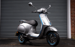 Xe máy điện đắt nhất của Vespa tại Việt Nam: Giá gần gấp 4 lần bản xăng, sạc đầy 4 giờ, đi 100km