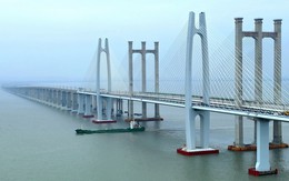 Tuyến đường sắt cao tốc vượt biển 350km/h đầu tiên của Trung Quốc thông xe: Chỉ mất 98 giây để vượt đoạn cầu dài 9,5 km