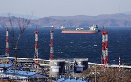 Từng rao bán với giá rẻ kỷ lục, dầu Nga bất ngờ “lội ngược dòng” đắt hơn giá trần 30%, quốc gia châu Á này vẫn phải “ngậm ngùi” mua hàng vì quá khan hiếm