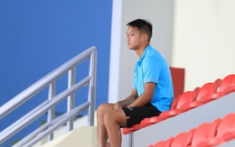Cầu thủ Việt kiều ngồi ngoài xem U23 Việt Nam tập luyện cùng ĐT Việt Nam