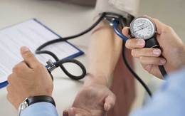 Nam thanh niên 25 tuổi bất ngờ phát hiện mắc tăng huyết áp: Bác sĩ cảnh báo 2 thói quen làm tăng nguy cơ