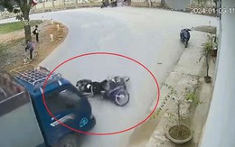 Clip: Thót tim cảnh 2 học sinh thoát chết thần kỳ trước bánh xe tải