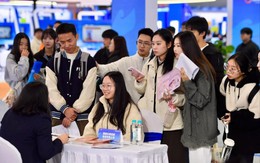 Trung Quốc công bố số liệu quan trọng sau 6 tháng tạm dừng, áp lực tạo việc làm vẫn đè nặng