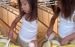 Con gái Hồ Ngọc Hà nấu ăn thuần thục ở tuổi lên 3, mẹ tự hào khoe: "Đi họp phụ huynh mà nở cả mũi"