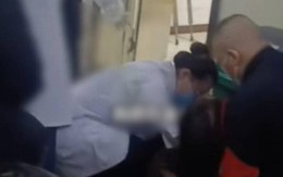Bị 'chen hàng', người đàn ông ôm chặt bệnh nhân đang đau nặng, ngăn cấp cứu
