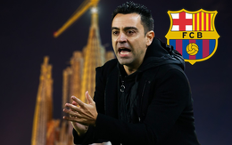 Tại sao Xavi đang dễ bị tổn thương hơn ở Barcelona