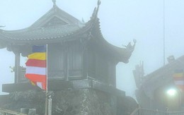 Băng tuyết phủ trắng chùa Đồng núi Yên Tử
