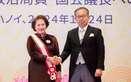 Bà Nguyễn Thị Kim Ngân được trao Huân chương Mặt trời mọc hạng nhất Đại Thập tự