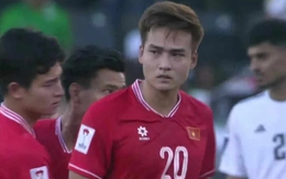 Trung vệ tuyển Việt Nam uất nghẹn: "Thất bại ở những giây cuối cùng, em tiếc không nói lên lời"