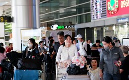 Sân bay Tân Sơn Nhất tấp nập người đón Việt kiều về ăn Tết