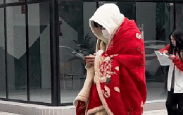 Thời trang đi học giữa trời 9 độ: Tầm này rồi chăn bông cũng hóa outfit, xấu đẹp tính sau ấm cái đã!