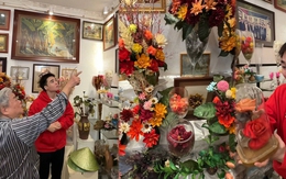 Cháu ngoại tiết lộ căn phòng "ngàn đô"của nghệ nhân ở Hà Nội, là người đầu tiên làm tranh bằng hoa khô trên thế giới