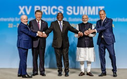 Tham vọng phi đô la hóa của BRICS bất ngờ bị chặn: 1 thành viên sáng lập tuyên bố "ngược dòng" Nga-Trung