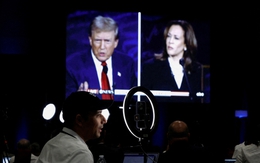 Chiến dịch của bà Kamala Harris vượt mặt ông Trump về “độ chịu chi”