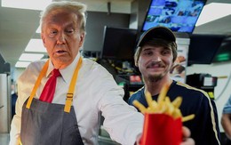 Ứng viên tổng thống Mỹ của đảng Cộng hòa Donald Trump 'phục vụ' ở McDonald's