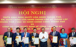 Chủ tịch Hà Nội Trần Sỹ Thanh trao nhiều quyết định công tác cán bộ