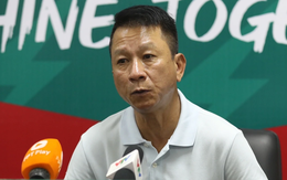 Trọng tài V.League lại gây tranh cãi, HLV bức xúc: "Họ nghiêng về đội chủ nhà, dung túng cái xấu"