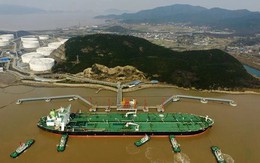 Mua gần hết lượng dầu xuất khẩu của nước thành viên OPEC, Trung Quốc sẽ xoay sở ra sao khi ‘trụ cột’ của nhà cung cấp bị Mỹ ‘bật đèn xanh’ cho đồng minh tấn công?