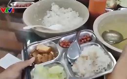 Sinh viên ĐH Bách Khoa Hà Nội phải ăn cơm canh thừa bữa trước, nhiều dị vật bất thường