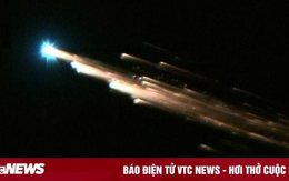 Cận cảnh vệ tinh Starlink tái nhập Trái đất, nổ tung như pháo hoa