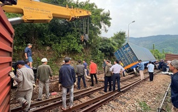 Tàu trật bánh, đường sắt Bắc Nam đang tê liệt