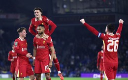 Hàng công bùng nổ, Liverpool tiến lên đỉnh bảng