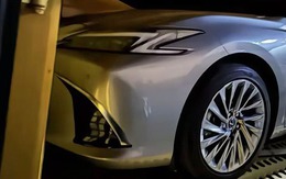 Lexus ES 2025 lộ diện ngoài đời thực: Thiết kế tinh chỉnh, dễ có màn mới, nhưng một số điểm sẽ khiến nhiều người thất vọng