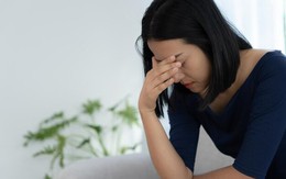 Nghe cuộc nói chuyện của mẹ chồng với chị dâu, tôi cay đắng ép chồng ra ở riêng gấp rồi choáng váng với câu trả lời của anh