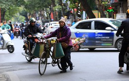 Hà Nội bước vào đợt rét đậm, người lao động vật lộn mưu sinh trong thời tiết lạnh giá 10 độ C