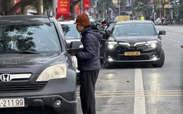 Vé “chợ đen” rao bán gấp 3 lần, CĐV mua vì tình yêu với đội tuyển Việt Nam
