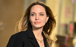 Angelina Jolie đảo ngược tình thế trước Brad Pitt