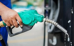 Giá xăng RON 95 giảm còn hơn 20.500 đồng/lít