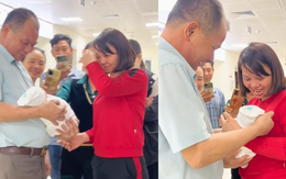 Vừa bế cháu từ phòng sinh ra, mẹ chồng nói ngay một câu về con dâu khiến ai cũng lặng người