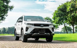 Toyota Fortuner thêm bản mới: Bổ sung máy xăng cho bản Legender, giá cao hơn máy dầu 45-105 triệu đồng