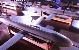 Kiev có UAV mới với tầm bay ấn tượng; Cầu Crimea bị UUV tấn công