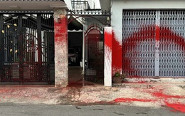 Xác minh việc 2 căn nhà bị tạt sơn đỏ