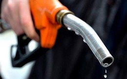 Giá xăng dầu tăng mạnh, RON95 vượt 24.000 đồng/lít