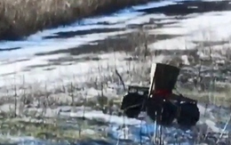 Xe robot nghi của Ukraine phát nổ phá hủy cầu đường bộ