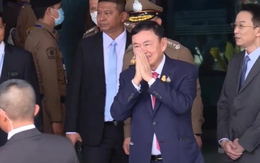 Cựu Thủ tướng Thái Lan Thaksin được trả tự do và thực hiện án treo