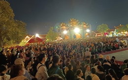 Hàng vạn người đổ về chùa Ba Vàng ngày mùng 8 Tết