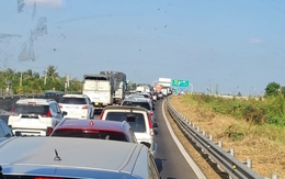 Tai nạn giao thông liên hoàn, đường cao tốc Trung Lương- Mỹ Thuận bị "tê liệt"