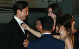 Gala Quả bóng Vàng 2023: Văn Lâm tình tứ với Yến Xuân, hé lộ mối quan hệ của nàng WAG với mẹ chồng tương lai qua một cử chỉ