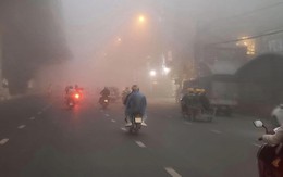 Hà Nội ngay lúc này: Sương mù giăng kín đường phố, mờ ảo cứ ngỡ như ở Sapa