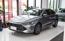 Xe Trung Quốc có thể rẻ mức nào: Cùng cỡ Toyota Corolla mà giá 270 triệu, 0,7L xăng/100km, khách "cuồng"